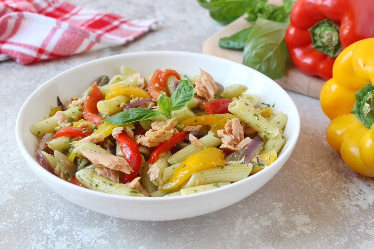 PÂTES FROIDES AVEC THON ET POIVRONS