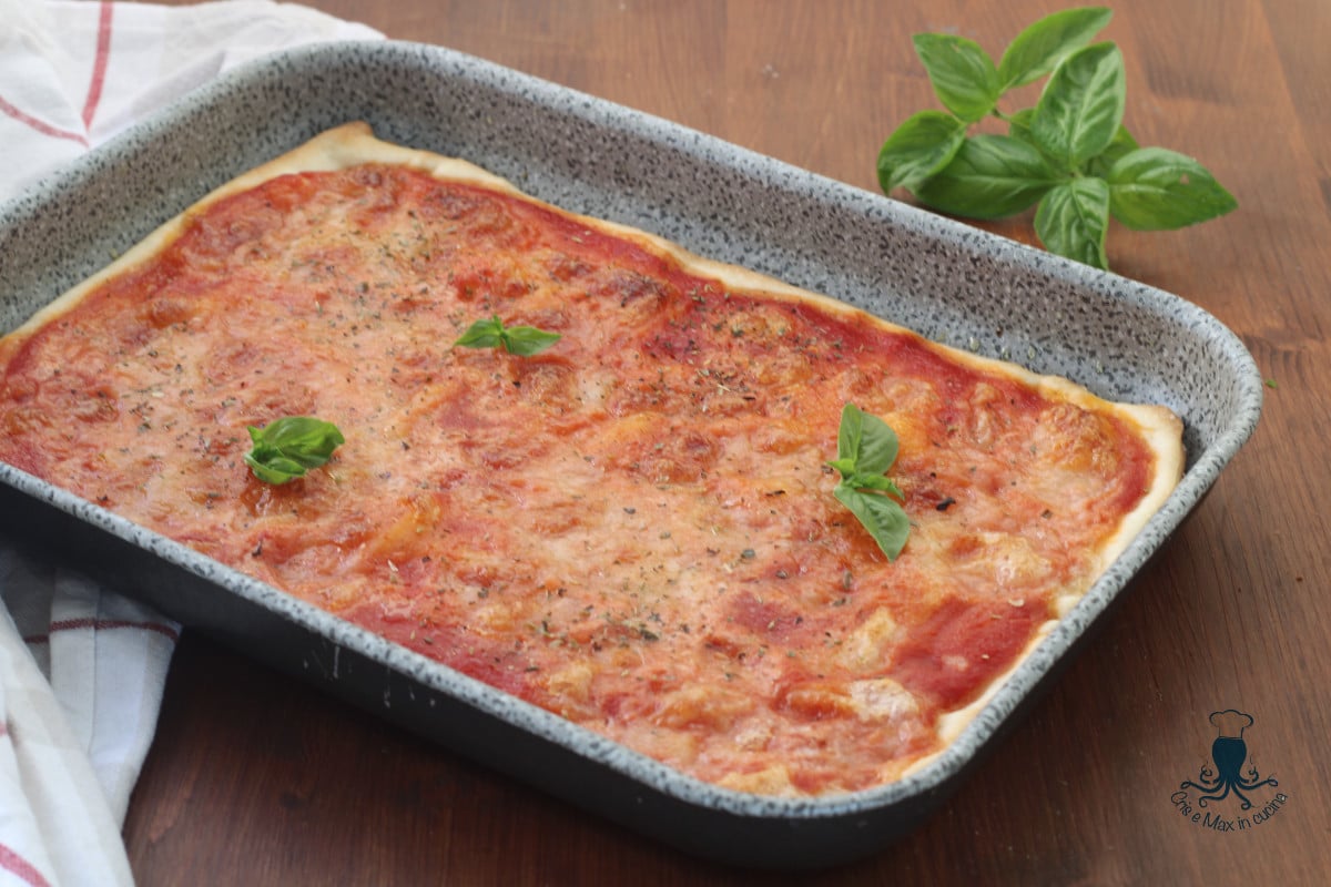 Pizza margherita avec pâte déjà prête