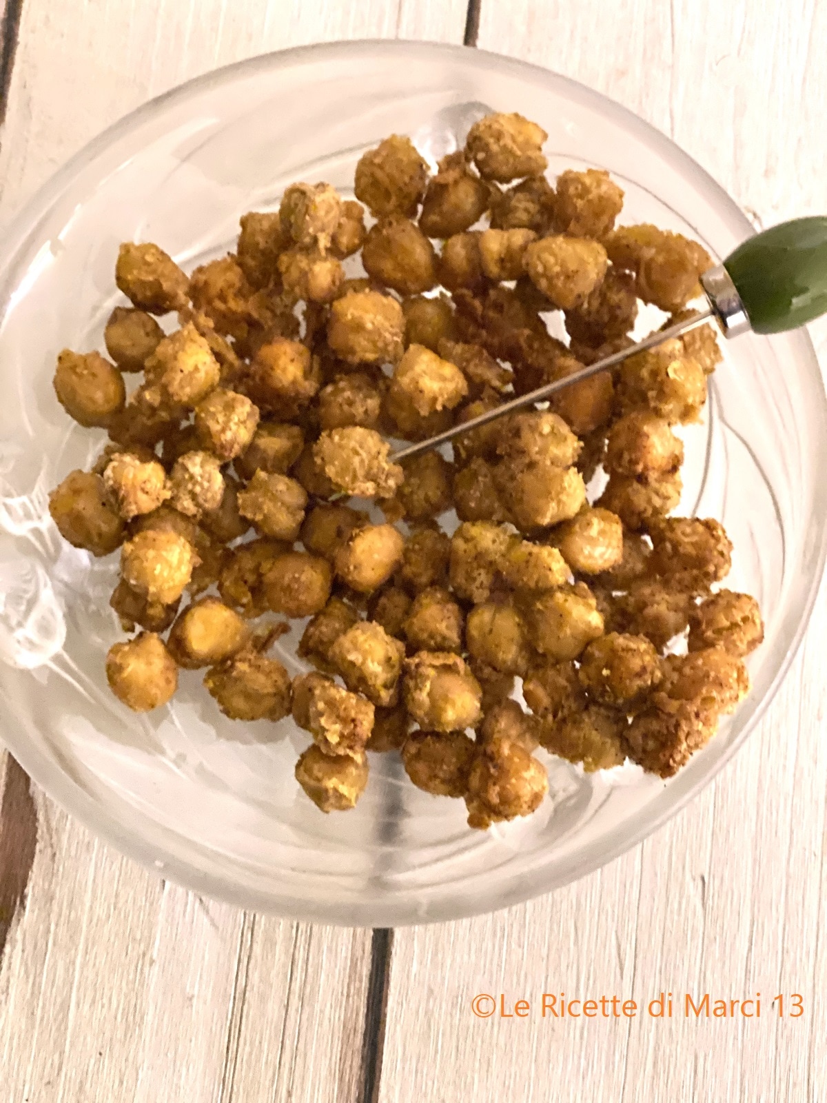 Pois chiches croustillants dans la friteuse à air. Snack végan, rapide et savoureux