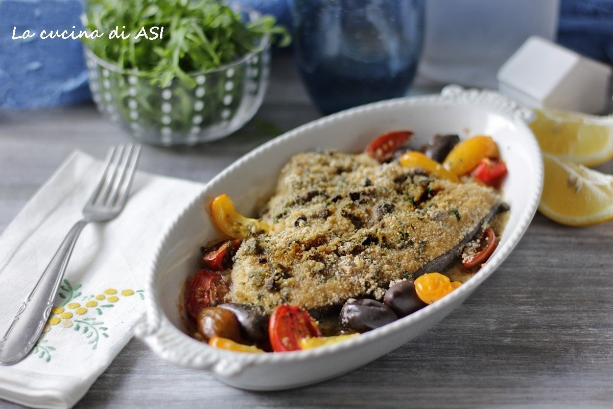 Poisson à l’éolienne au four avec chapelure, câpres et tomates cerises