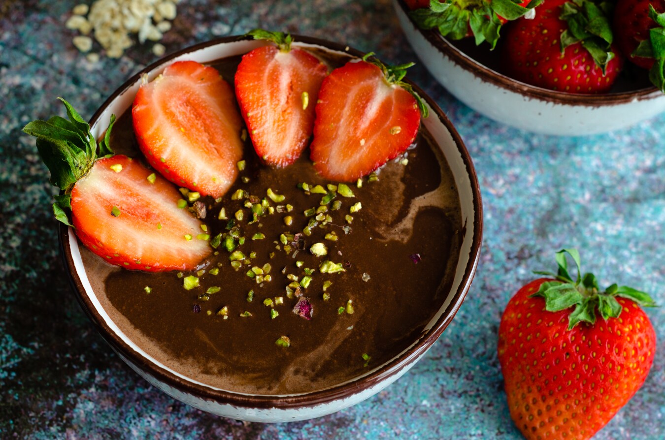 Porridge fraises et cacao prêt en quelques minutes et sans gluten