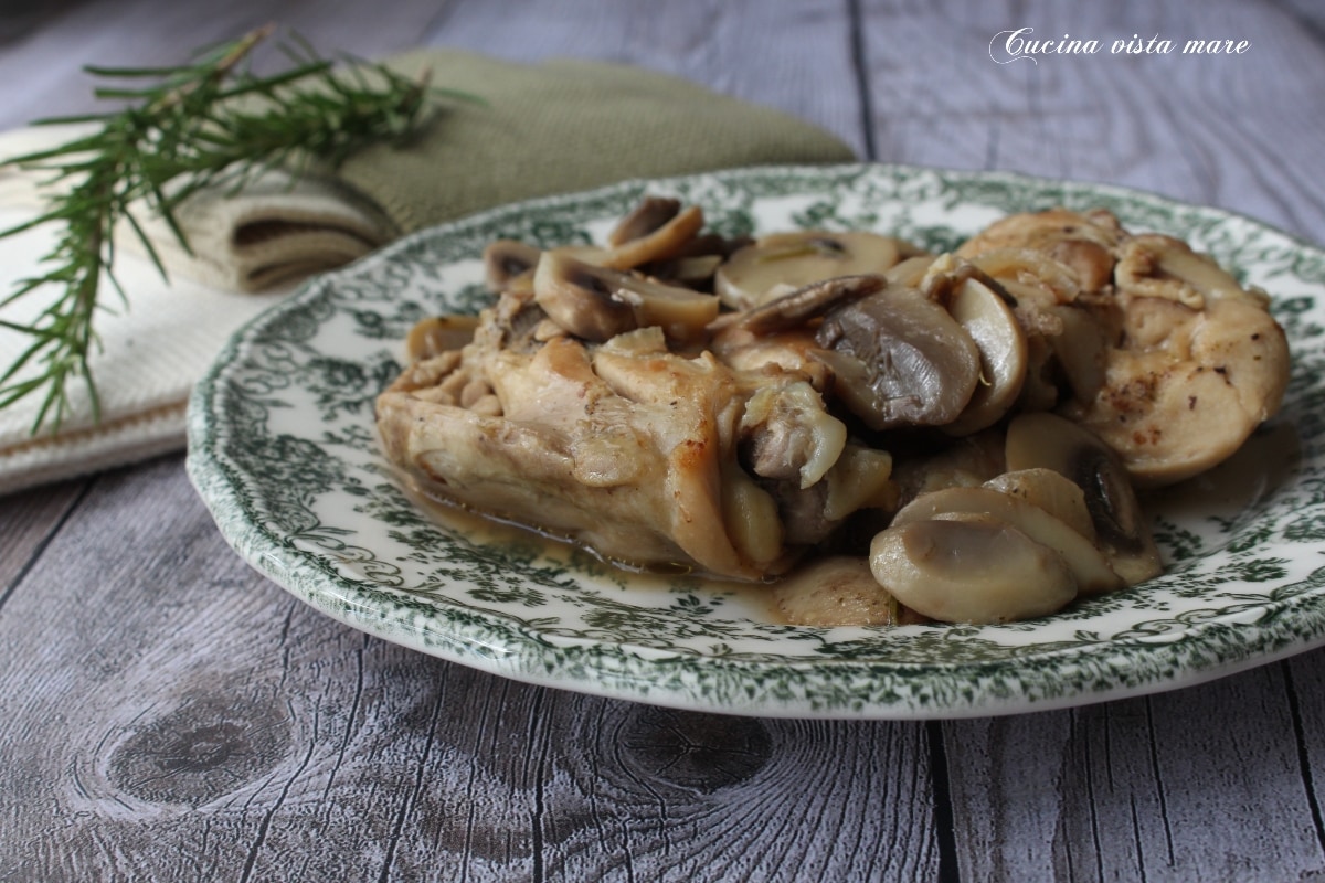 Poulet mijoté aux champignons
