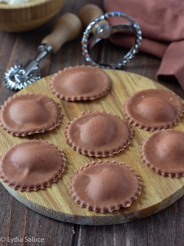 Raviolis roses à la ricotta
