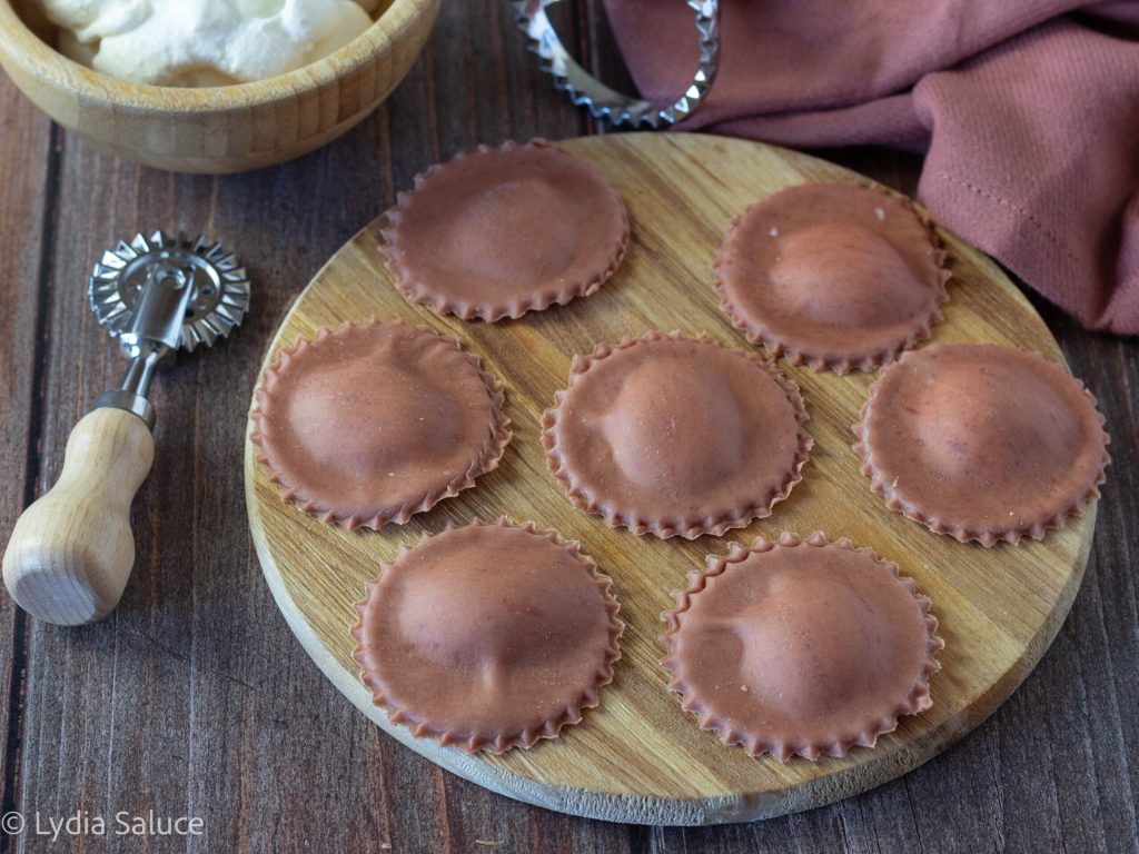 Raviolis roses à la ricotta
