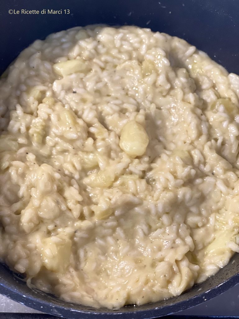 Riz crémeux au four avec provola et pommes de terre cuit