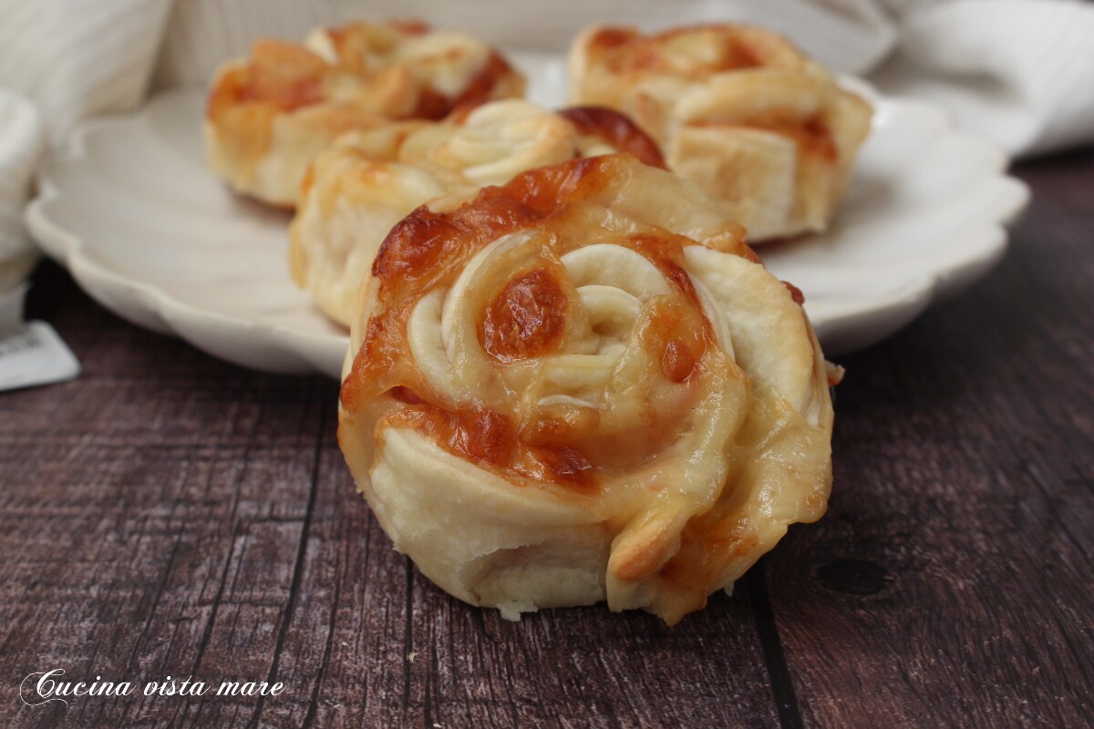 Roses feuilletées salées