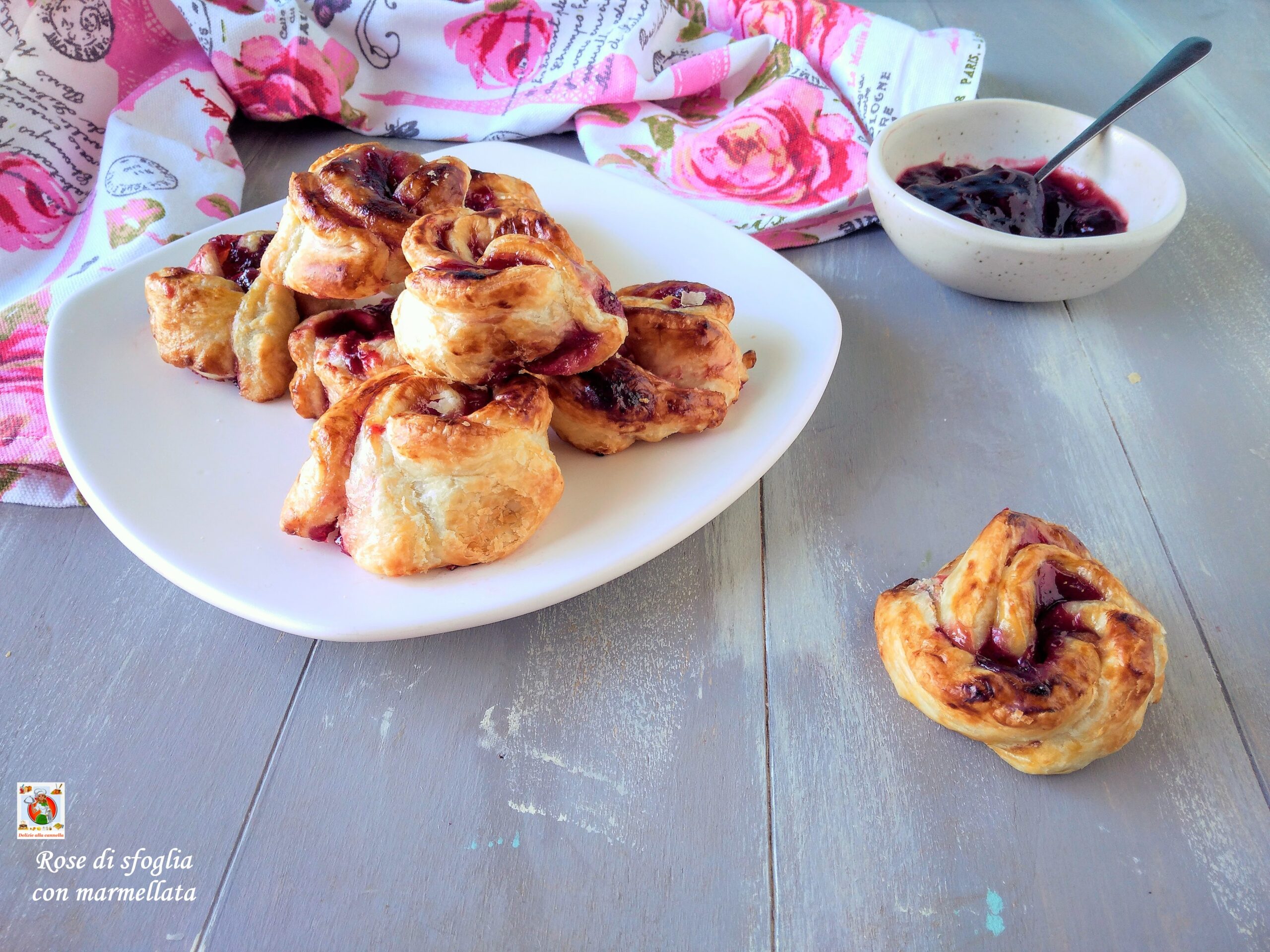 Roses feuilletées avec confiture