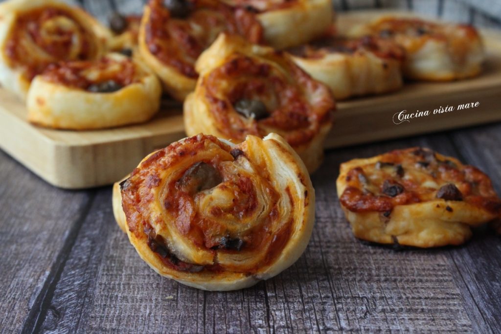 Roulés de pâte feuilletée saveur pizza Cuisine vue sur mer