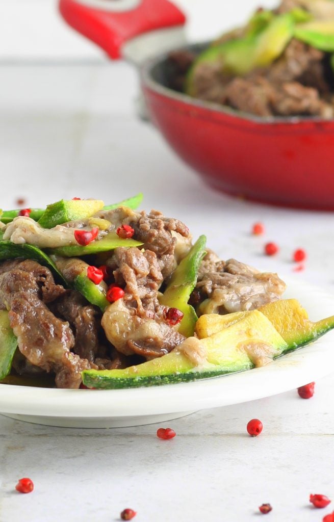 Lamelles de bœuf avec courgettes et pecorino