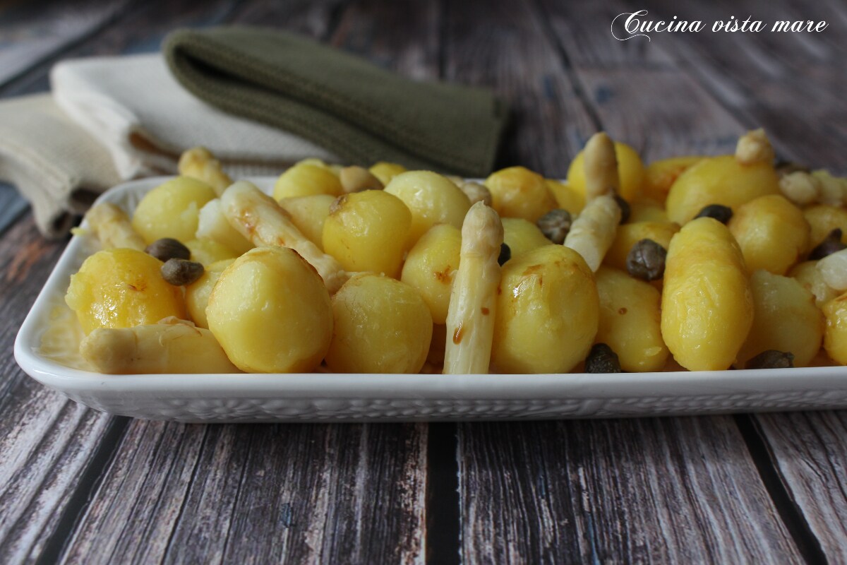 Salade de pommes de terre et asperges blanches