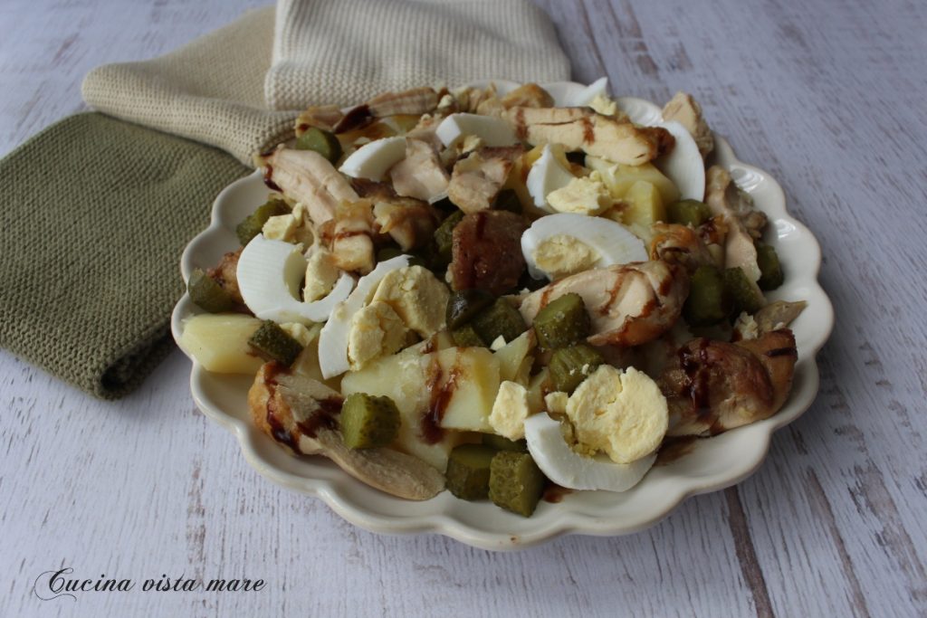 Salade de poulet et pommes de terre Cuisine vue sur mer
