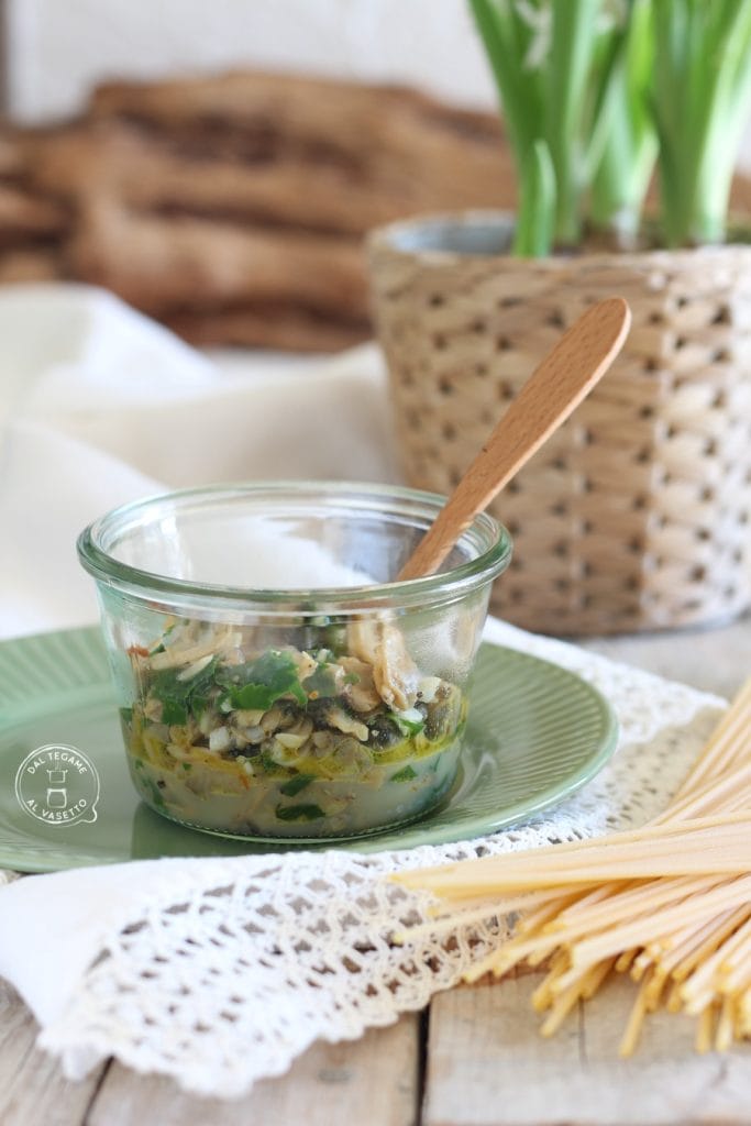 Sauce blanche aux palourdes avec du vin blanc en cuisson sous vide
