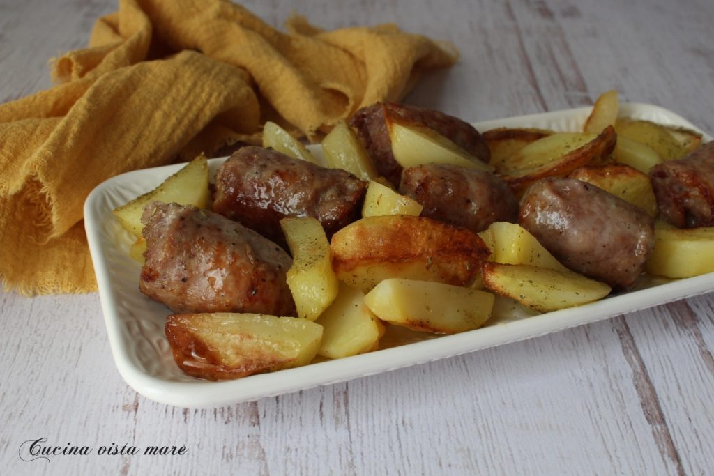 Sausages et pommes de terre à la friteuse à air Cuisine vue mer