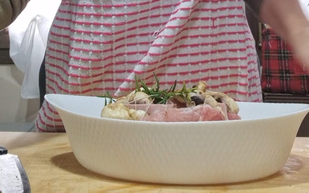 Le rôti de porc farci aux champignons