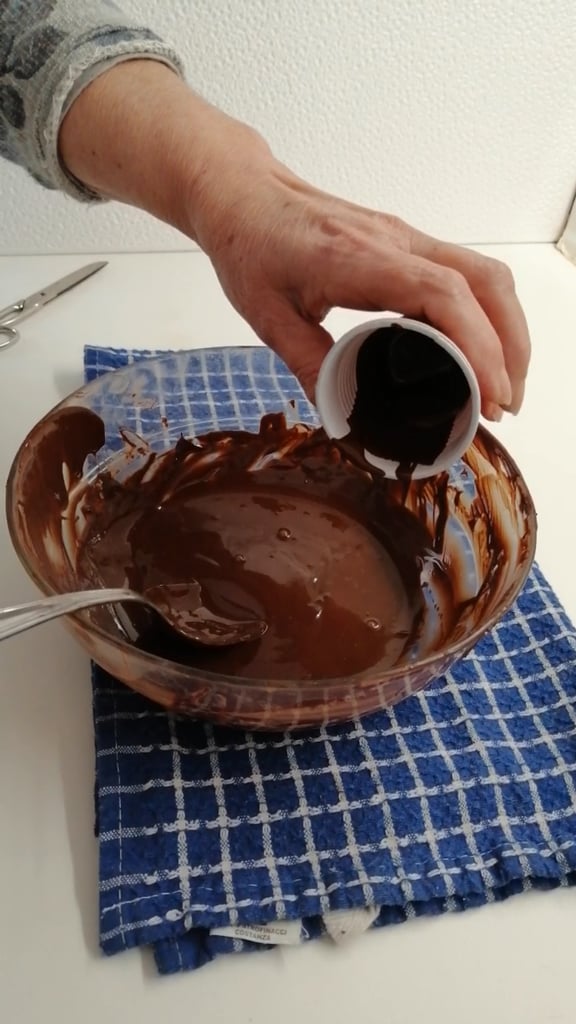 verres en chocolat avec crème