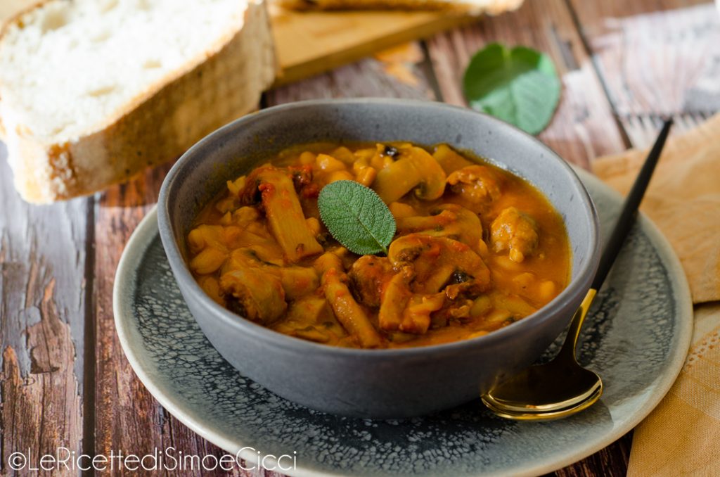 Soupe de haricots, saucisse et champignons