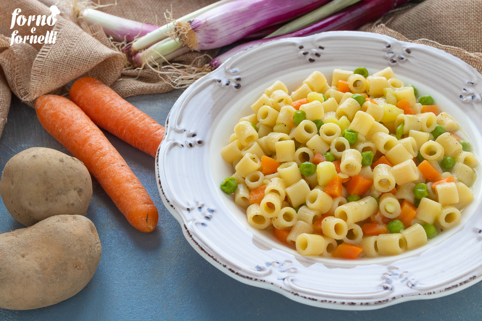 Soupe de pâtes, pommes de terre et petits pois