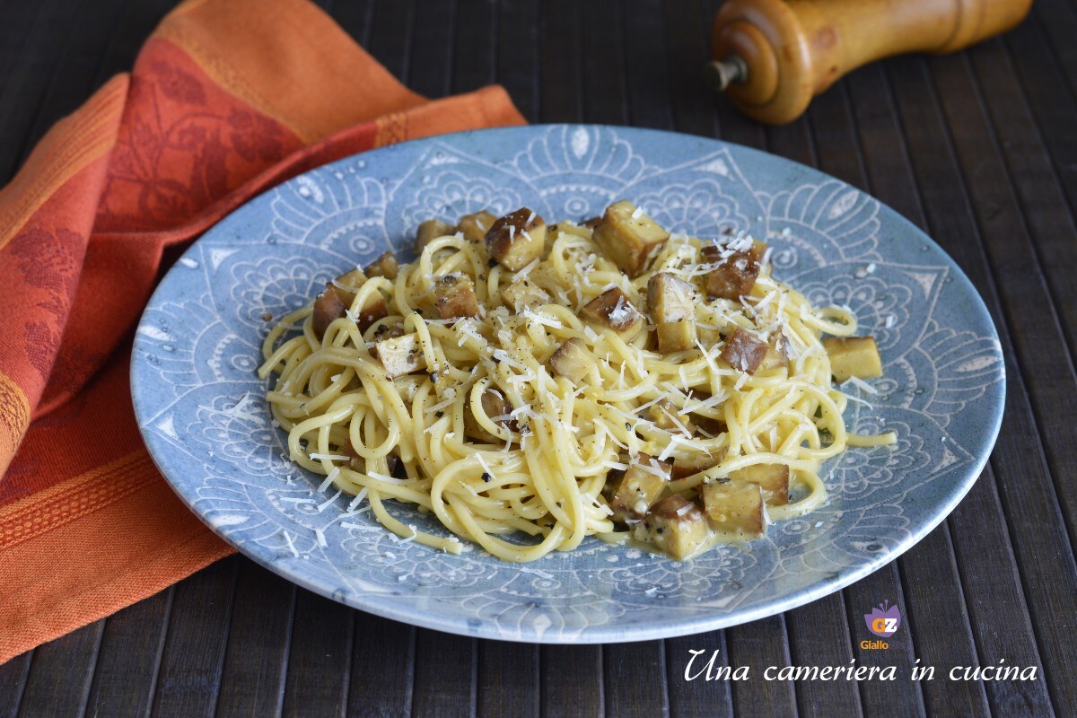 Spaghetti à la carbonara avec seitan et épices