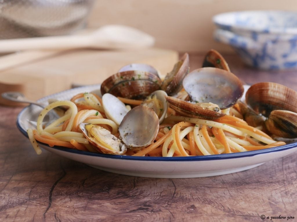 Spaghetti ail, huile et piment et palourdes