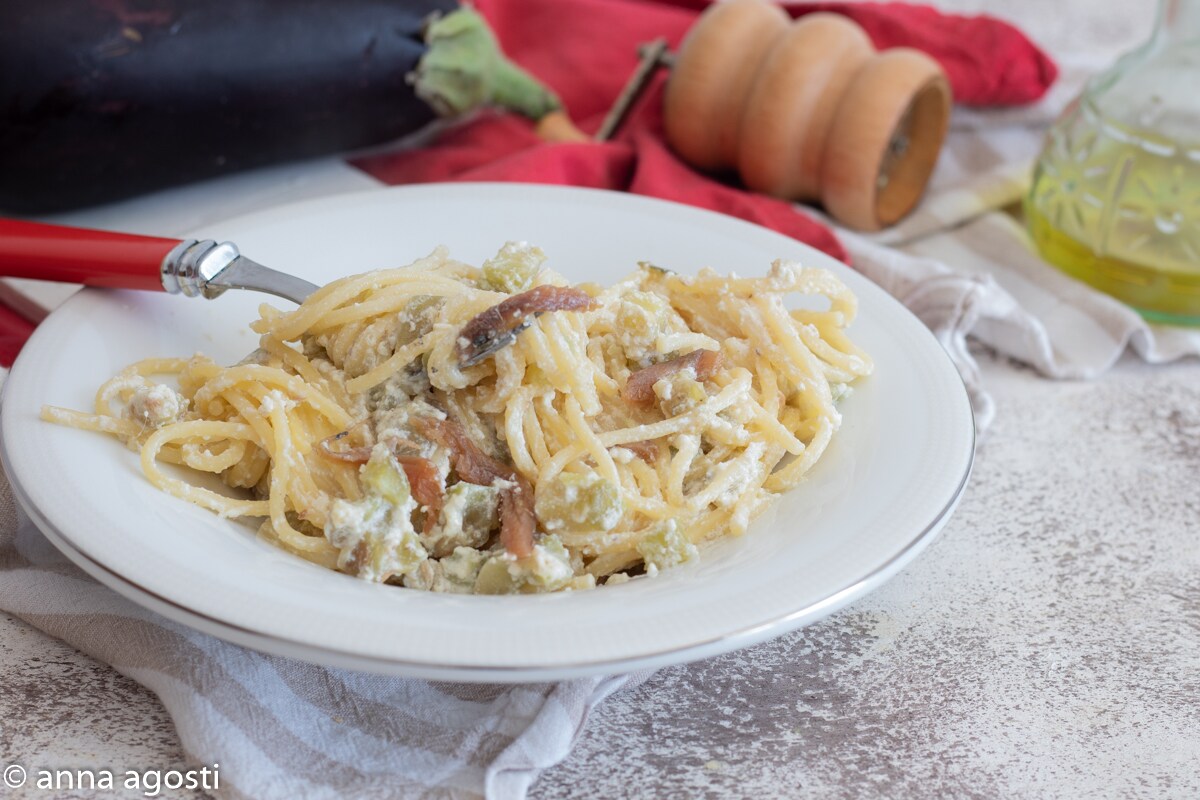SPAGHETTI AUX AUBERGINES ricotta et anchois