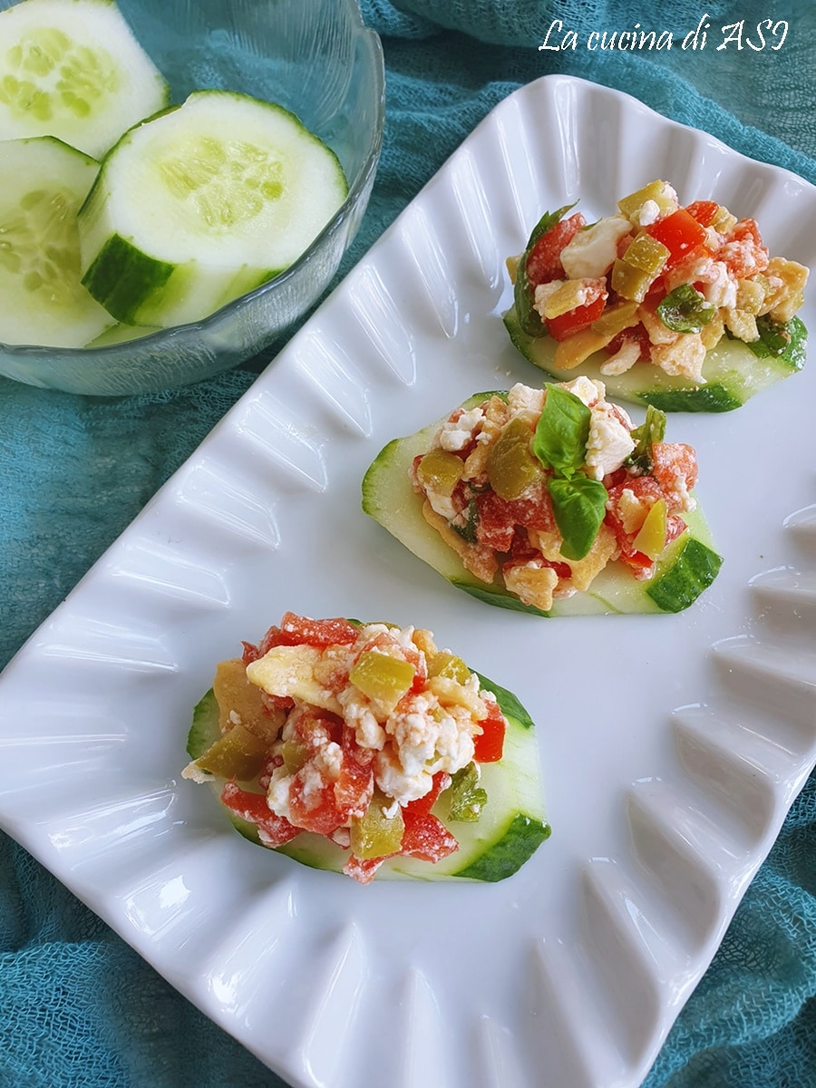 Tranches de concombre avec feta, tomates et olives – Entrée froide facile