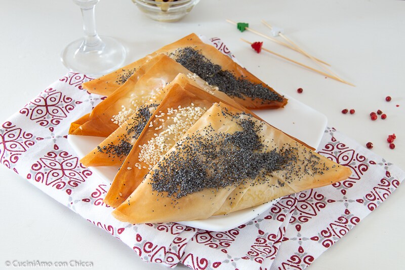 TRIANGLES DE PÂTE FILO AU SAUMON