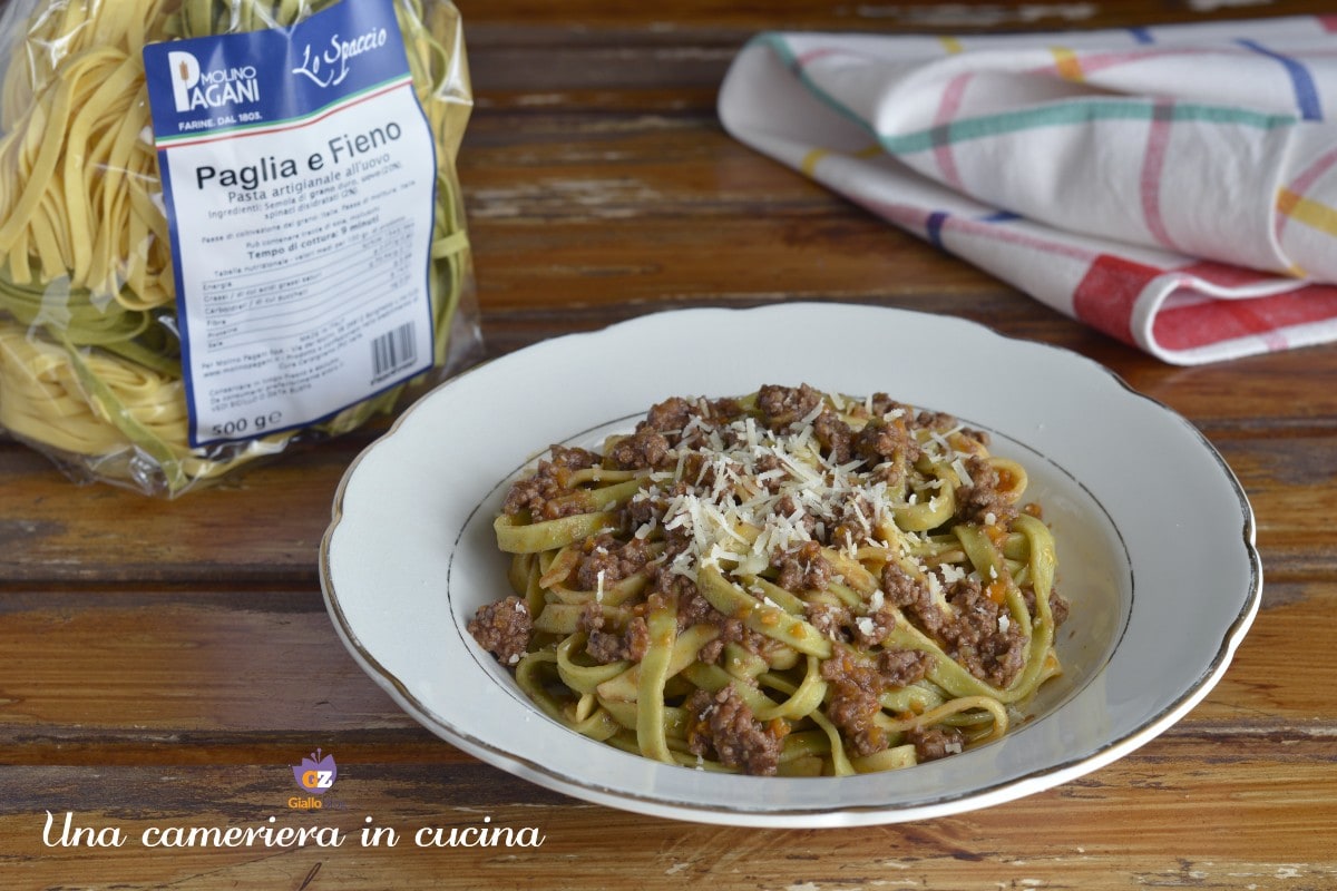 Tagliatelles paille et foin au ragù de maman