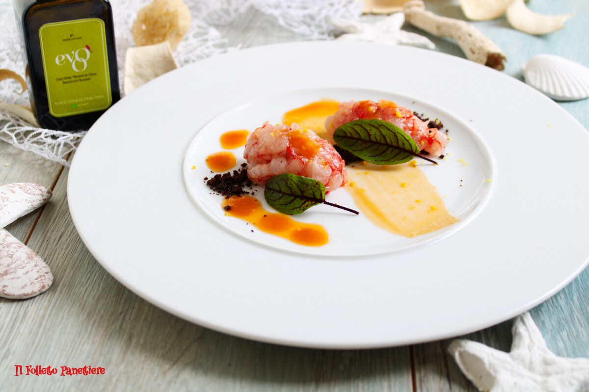 Tartare de crevette rouge sur crumble au cacao et mayonnaise de crustacé à l’huile EVO