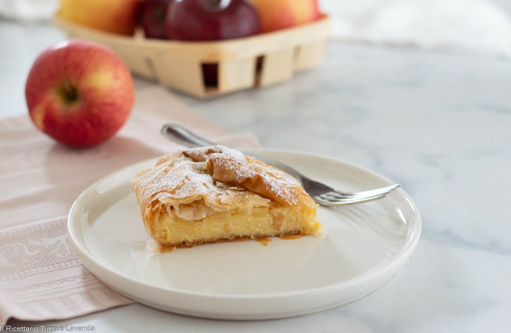 Tarte aux pommes avec pâte filo et crème