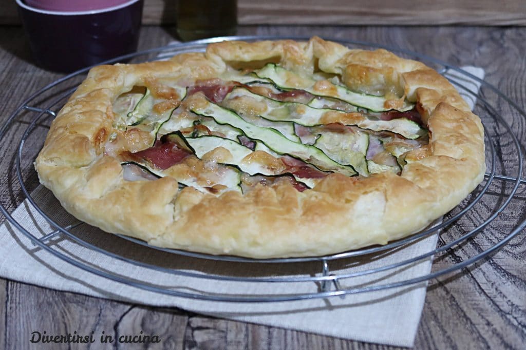 Tarte salée aux courgettes, lardons et mozzarella