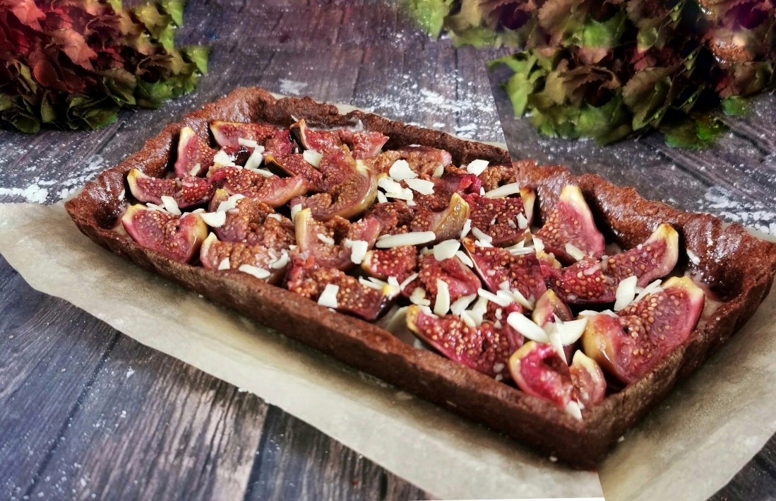 TARTE AU CACAO AVEC FIGUES ET AMANDES