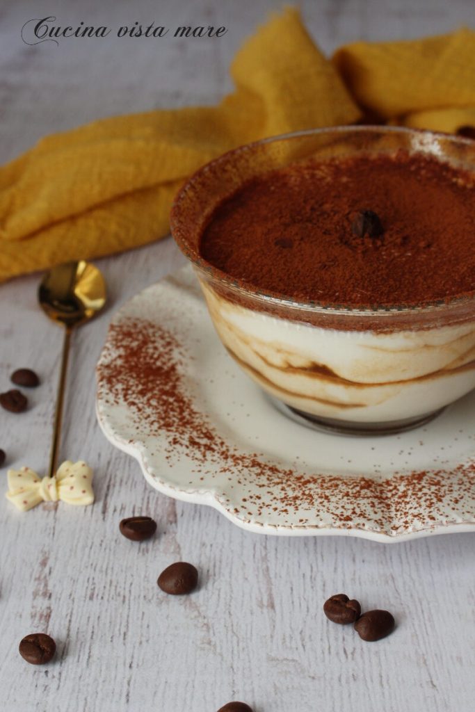 Tiramisu avec crème de lait montée Cuisine vue mer