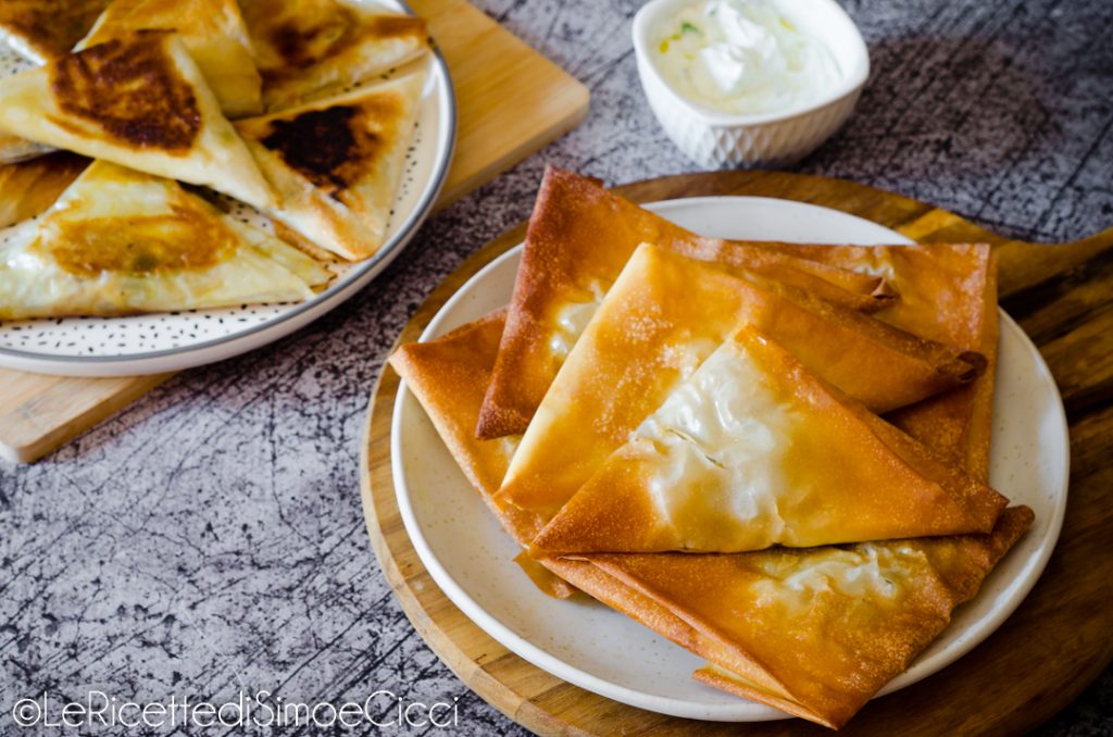 Triangles de pâte filo avec feta et courgettes