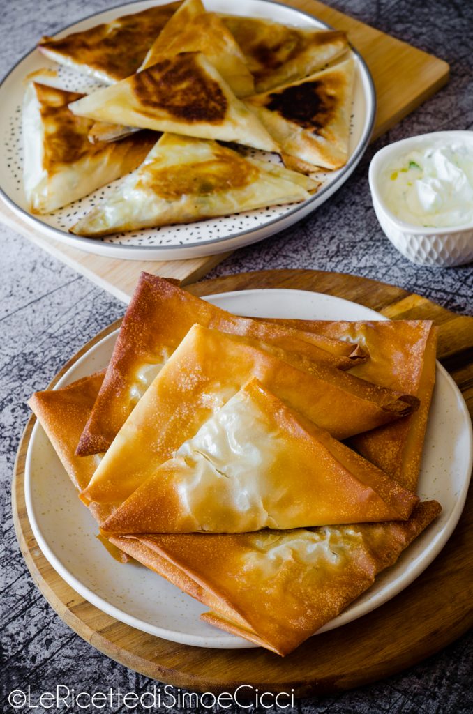 Triangles de pâte filo avec feta et courgettes