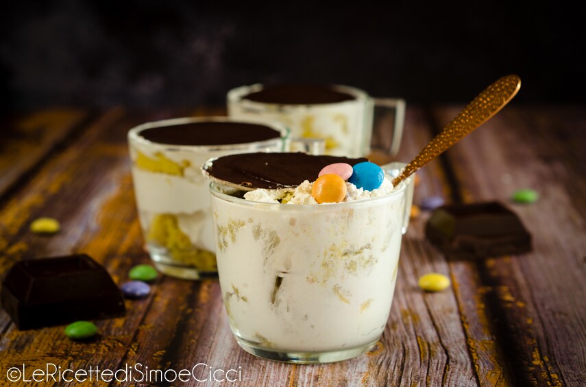 Verrines de Génoise, crème et Smarties