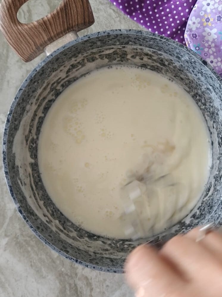 crème et sucre dissous avec la gélatine