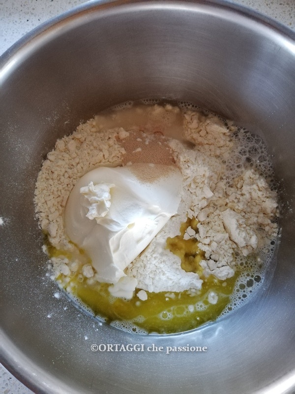 dans le bol du robot pâtissier ou du Thermomix mettre tous les ingrédients