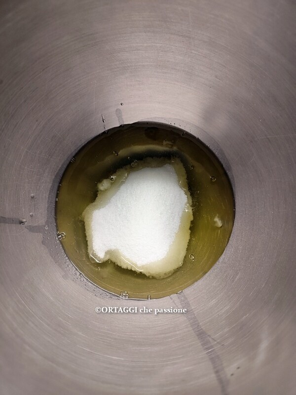 monter les blancs d'œufs avec le sucre