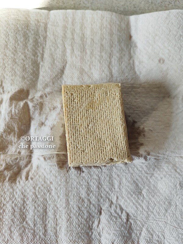 Sécher le tofu