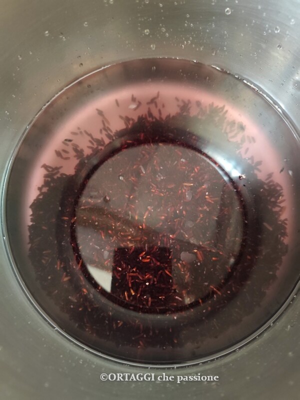 cuire le riz noir venere dans l'eau