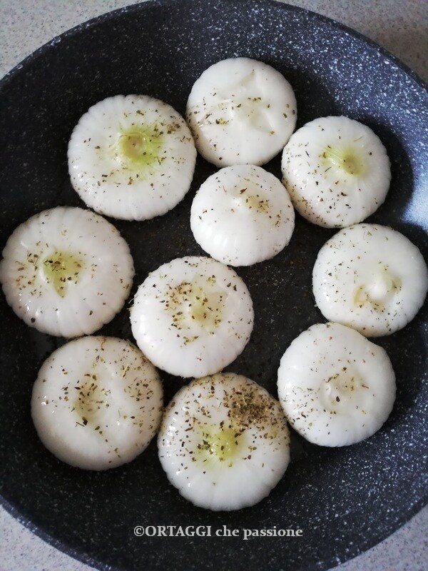 cuisson des oignons entiers à la poêle