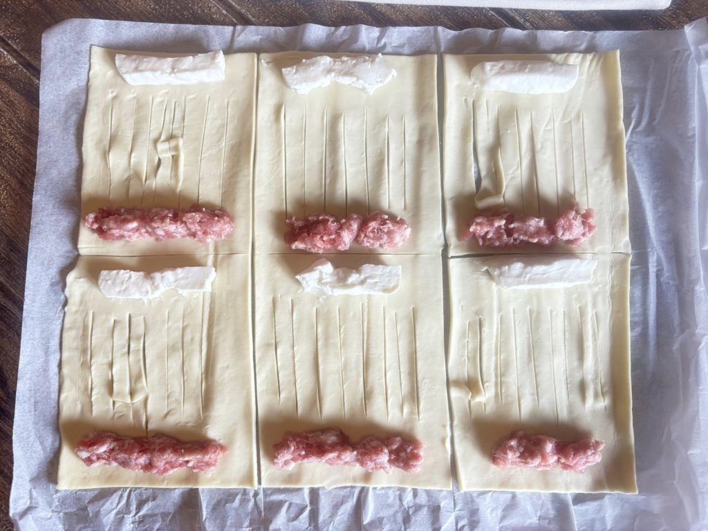 Feuilletés à la saucisse et au stracchino