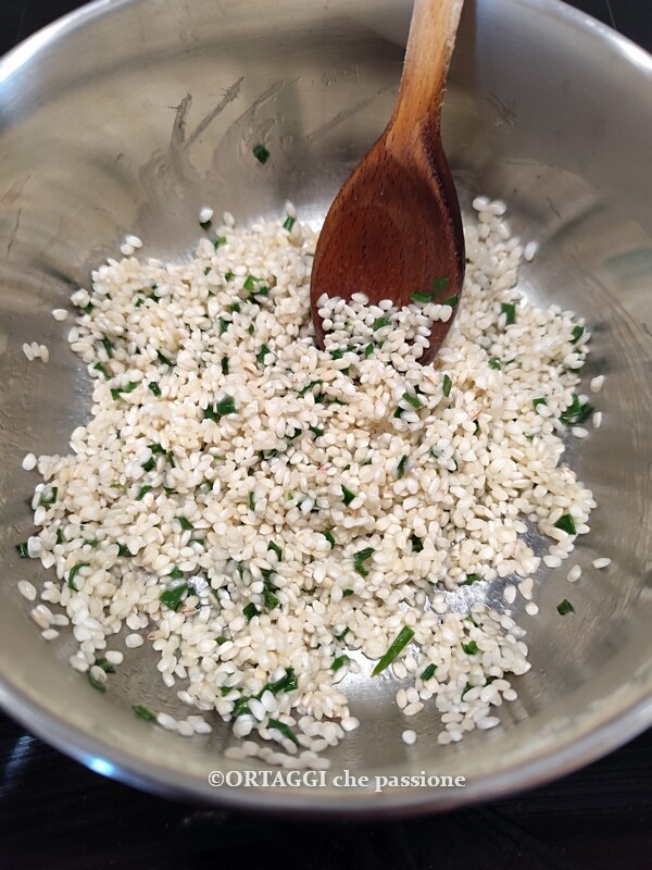 ajouter le riz et le faire griller