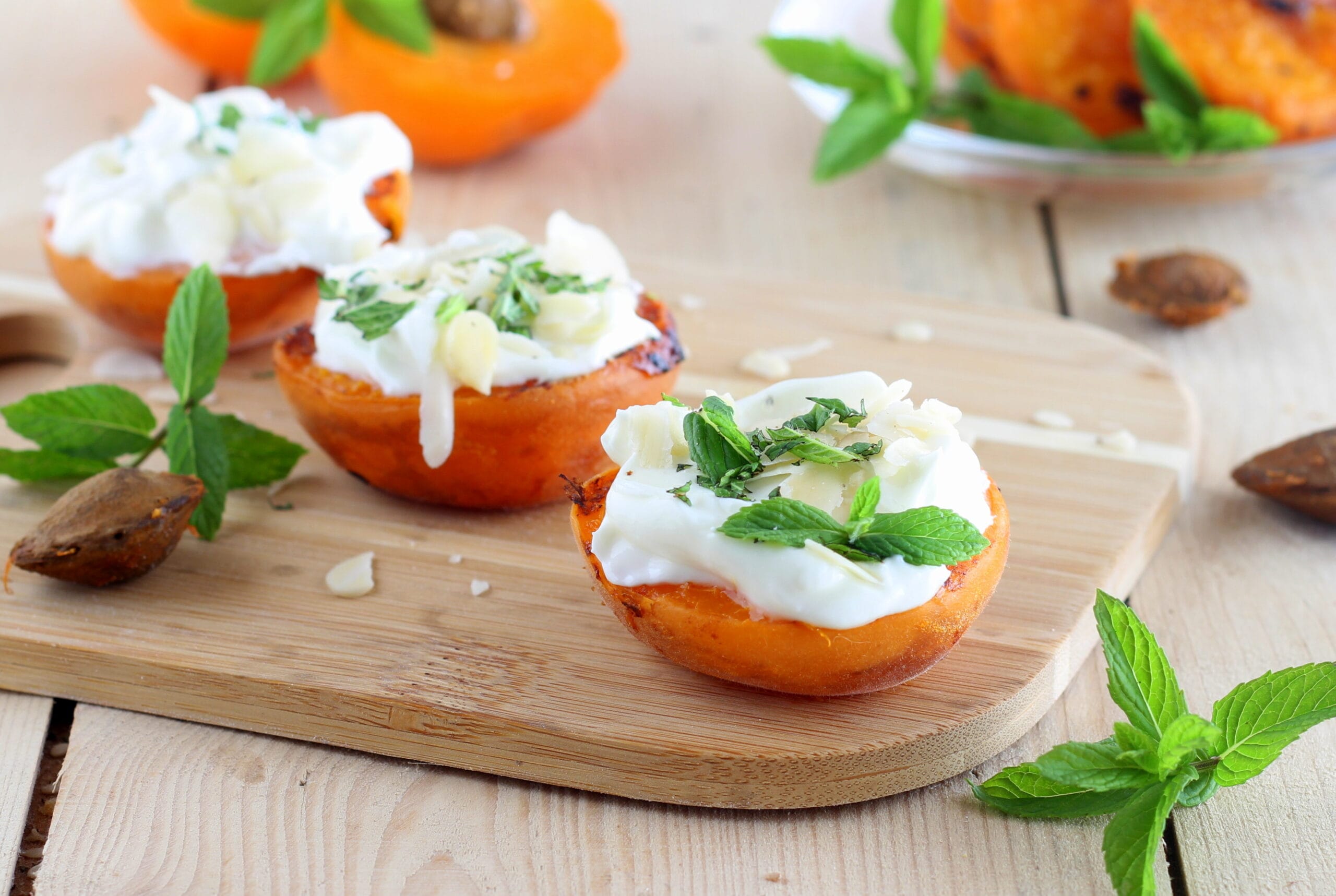 Abricots grillés avec yaourt et miel