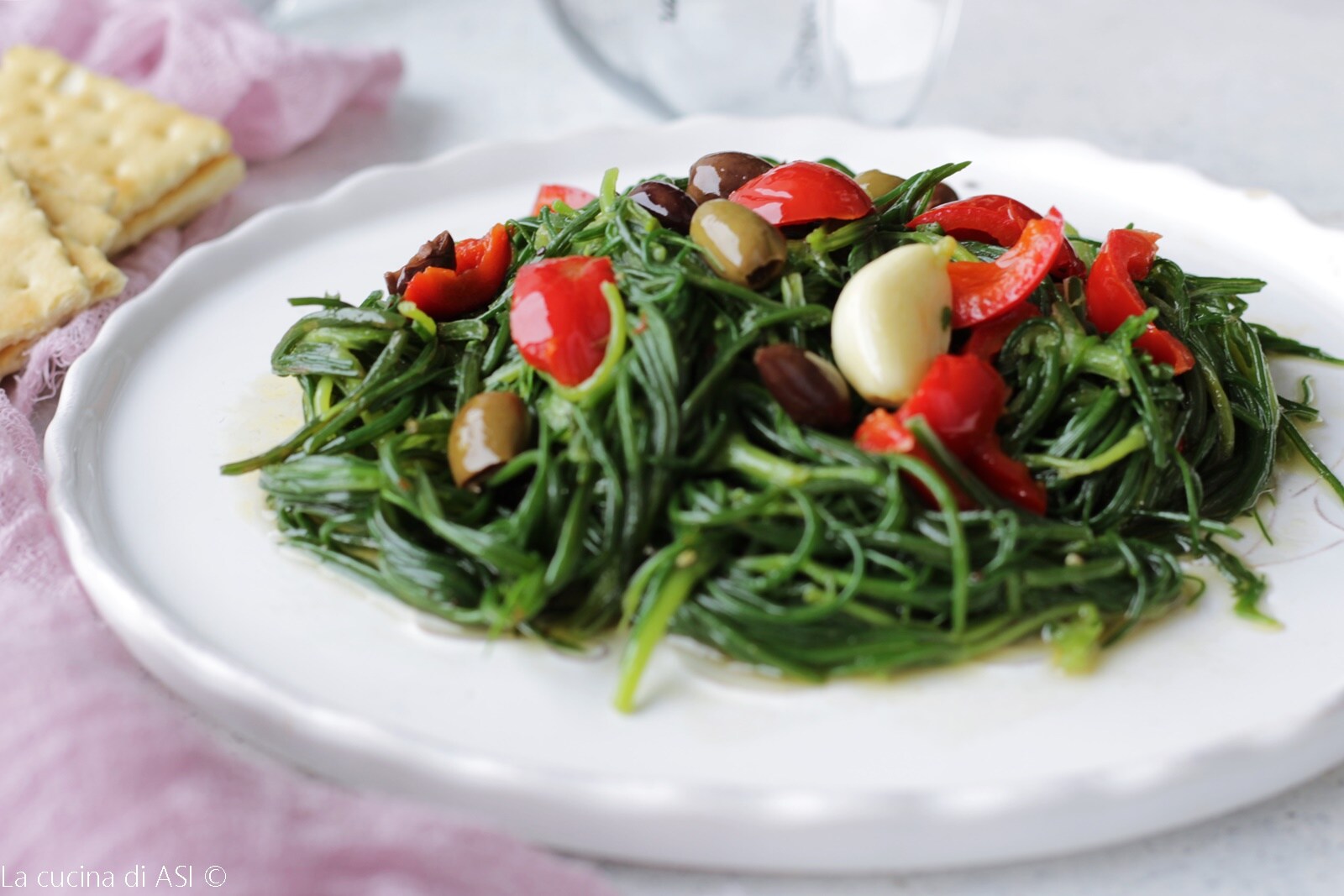 Agretti épicés à la poêle avec ail et olives taggiasche DÉLICIEUX !!!!!!!
