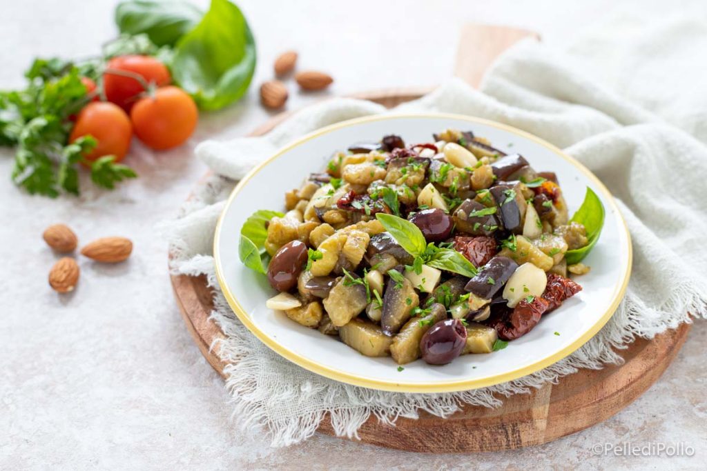 aubergines à la poêle avec olives amandes
