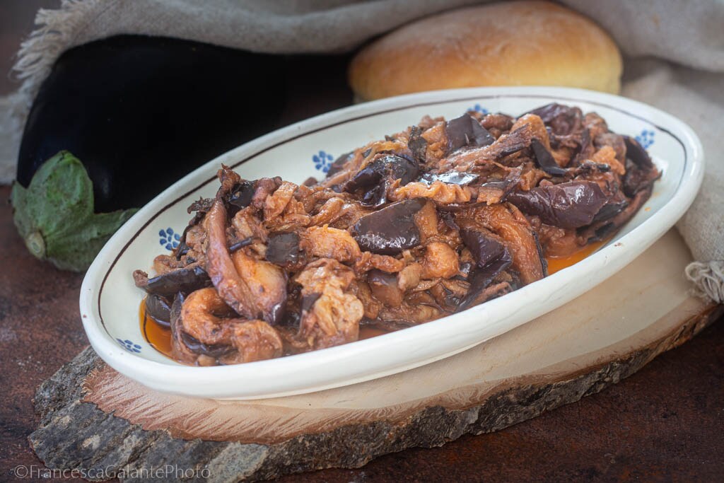 Aubergines au vinaigre en sauce rouge à la poêle
