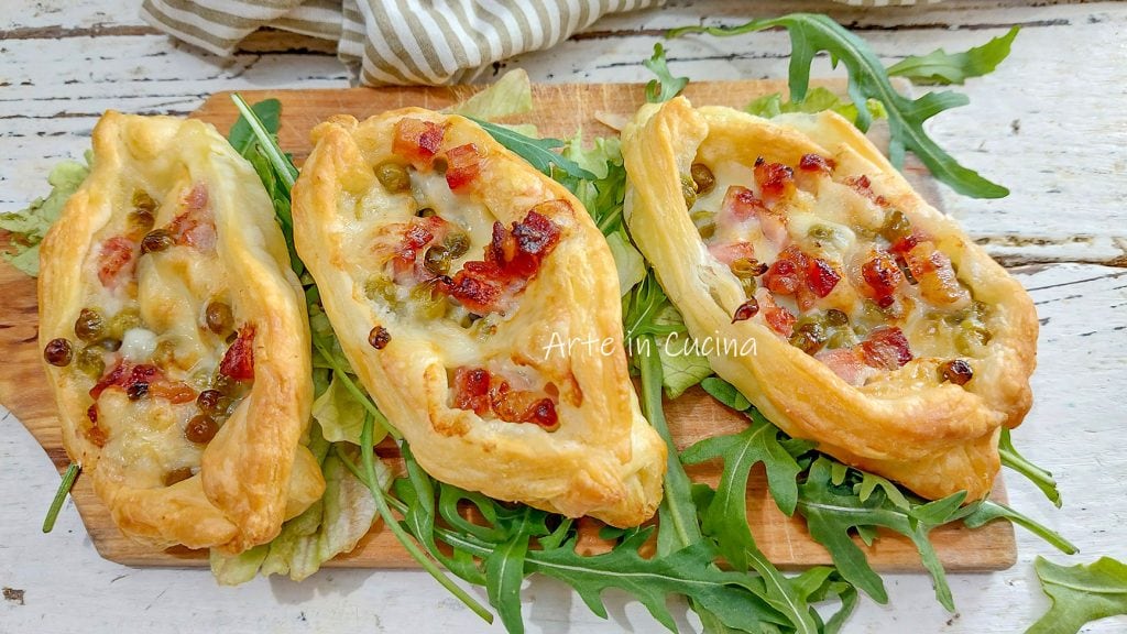 BATEAUX DE PÂTE FEUILLETÉE avec LARD et PETITS POIS