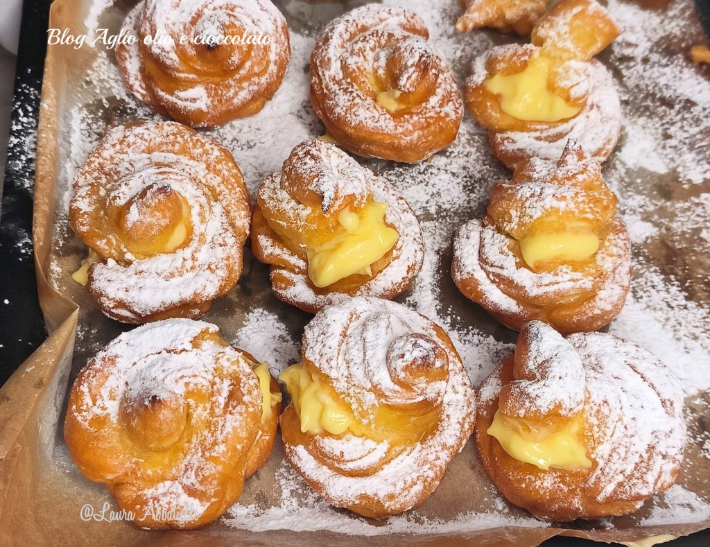 Beignets de la Saint-Joseph recette traditionnelle Romaine légers et gonflés avec un petit truc ne paraissent pas frits, et se préparent à l'occasion de la fête des pères