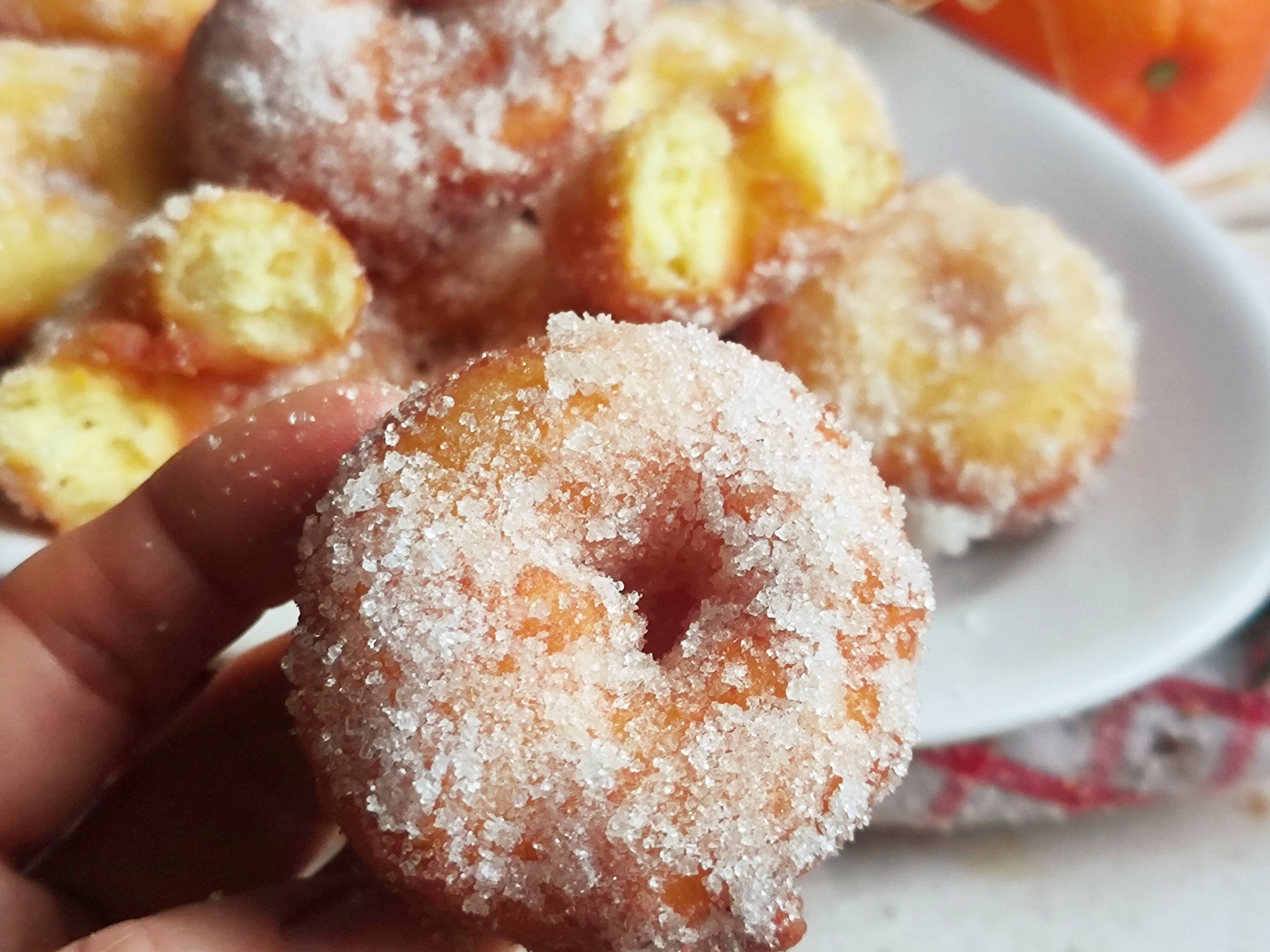 BEIGNETS FRITS ROMAINS AVEC CRÈME AU CHOCOLAT SANS ŒUFS, MOELLEUX ET ÉPAIS AVEC DE PETITS TRUCS SERONT PARFAITS